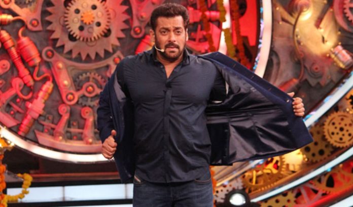 Punjabi actor put his hand on Salman Khan shoulder