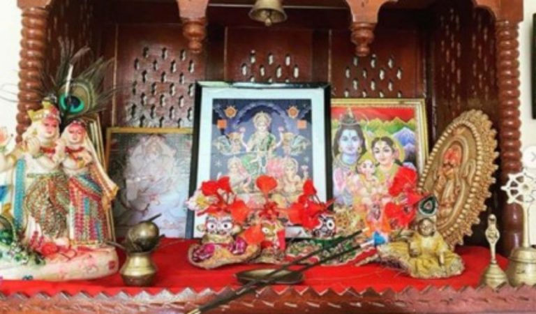 Temple at Home: घर के मंदिर में कौन कौन सी चीजें नहीं रखनी चाहिए