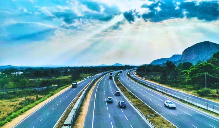 Top 10 Expressways in India Top 10 Expressways in India