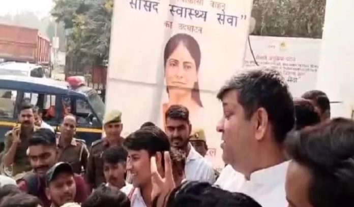 UP cabinet minister Ashish Patel was angry with the students question UP cabinet minister Ashish Patel was angry with the students question
