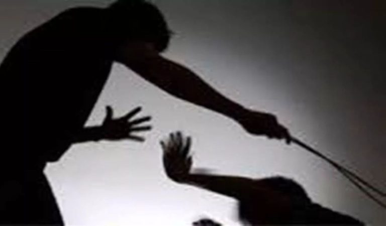 बच्चों को बेरहमी पीटने पर जा सकते हैं जेल, इस धारा के तहत हो सकती है कारवाई