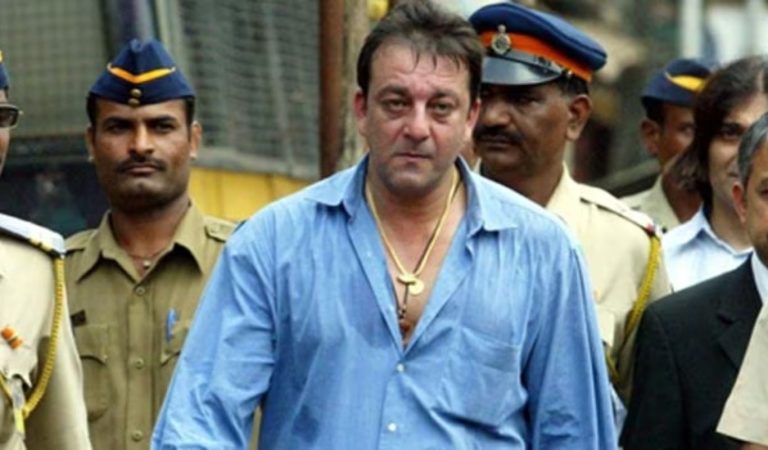 controversy between actor sanjay dutt and director sanjay gupta