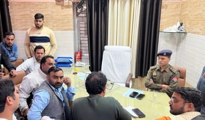 Ruckus in Ghaziabad due to the word Shri Hindu Yuva Vahini workers beat up Muslim leader