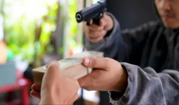 The unemployed girl tried to commit robbery using a toy pistol but her plan failed