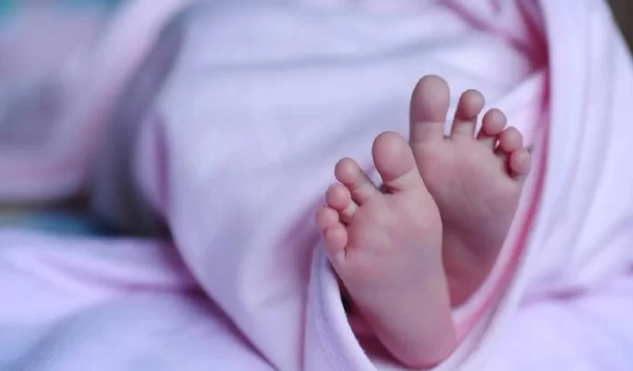 In Chennai, a mother killed her newborn child, police found the child's feet in the toilet! In Chennai, a mother killed her newborn child, police found the child's feet in the toilet!