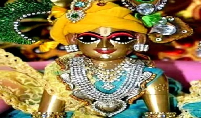 Order this beautiful dress online for your Laddu Gopal before Janmashtami Order this beautiful dress online for your Laddu Gopal before Janmashtami