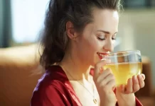 क्या आप सही समय पर ग्रीन टी पीते हैं? गलत टाइमिंग से हो सकती है ये समस्याएँ Healthy Green Tea