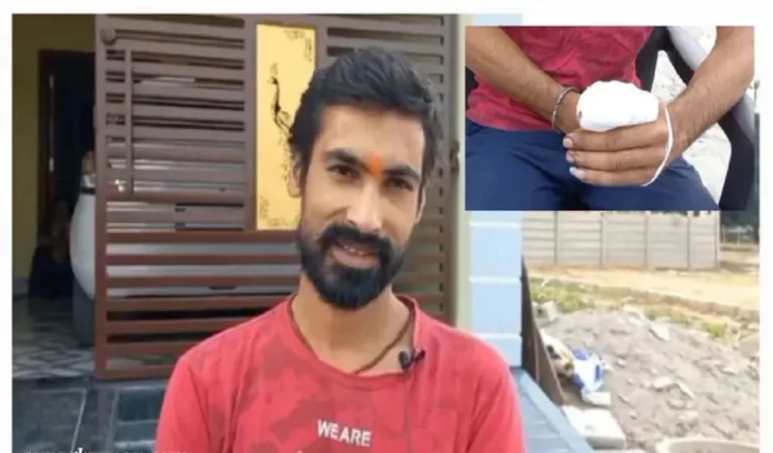 After BJP's victory, a young man cut his finger and offered it in the temple After BJP's victory, a young man cut his finger and offered it in the temple