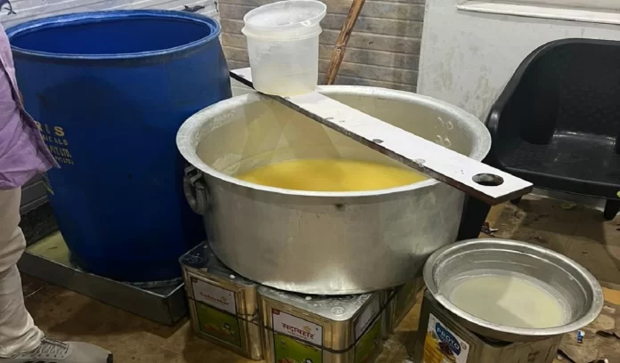 Aligarh Food safety officer caught fake desi ghee vehicle Aligarh Food safety officer caught fake desi ghee vehicle