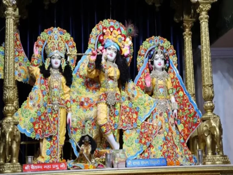 श्रीकृष्ण की ऐसी 10 अद्भुत और दिव्य लीलाओं के बारें में जिन्हें देखकर हर कोई उन्हें भ...