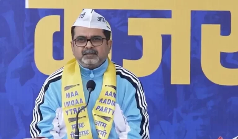 आवध ओझा ने ज्वॉइन की आम आदमी पार्टी, सोशल मीडिया पर चर्चाएं तेज, किसी ने तारीफ की तो किसी ने किया ट्रोल