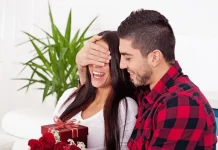 Valentine Day gift for wife: पत्नी के लिए वेलेंटाइन डे पर दें ये टॉप 10 खास उपहार, बढ़ाएं प्यार और खुशियां Valentine Day gift for wife Relationship