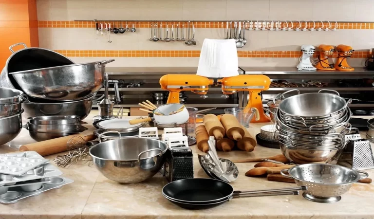 Side effects of aluminium utensils: एलुमिनियम के बर्तन में खाना पकाने के नुकसान, जानें सेहत के लिए क्यों है खतरनाक?