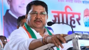 Wadettiwar on Mangeshkar family