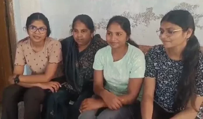Sisters Passed Police Exam unnao news