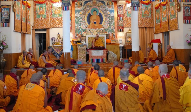 Dalai Lama Reincarnation Process: दलाई लामा की अनोखी खोज का रहस्य! बौद्ध धर्म की गुप्...