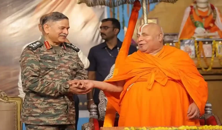 Jagadguru Rambhadracharya Wants POK: सेना प्रमुख को जगद्गुरु रामभद्राचार्य का विशेष आ...