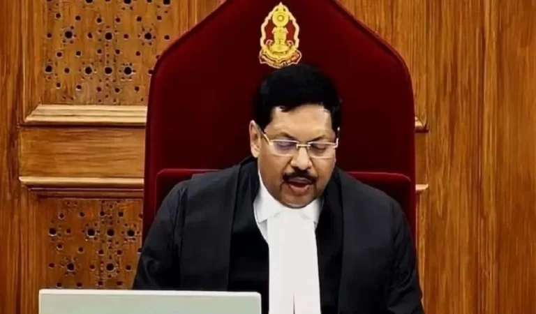 CJI Justice BR Gavai: मुख्य न्यायाधीश ने महाराष्ट्र के शीर्ष अफसरों को सार्वजनिक रूप ...