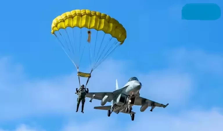 Ejected Pilot Safety rule: फाइटर प्लेन से इजेक्ट हुए पायलट पर दुश्मन देश की गोलीबारी ...