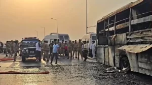 Lucknow Bus Fire News