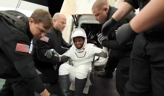 Shubhanshu returns to Earth