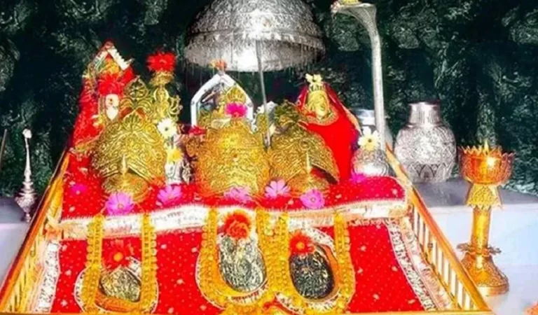 Vaishno Devi Pindi: मां वैष्णो देवी के तीन पिंडियों का रहस्य: एक अद्भुत कथा जो आपके द...