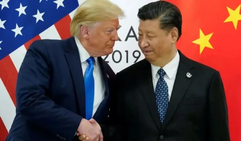 Trump Tariffs On China: अमेरिका का बदला रुख: भारत पर 50% टैरिफ, चीन को दी 90 दिन की र...