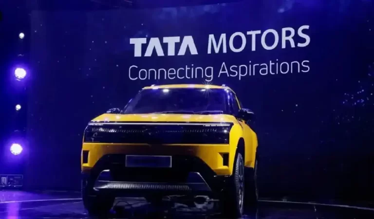 GST Rate Cut: नवरात्रि के पहले दिन GST कटौती से ऑटो सेक्टर में उथल-पुथल, Tata Motors ...