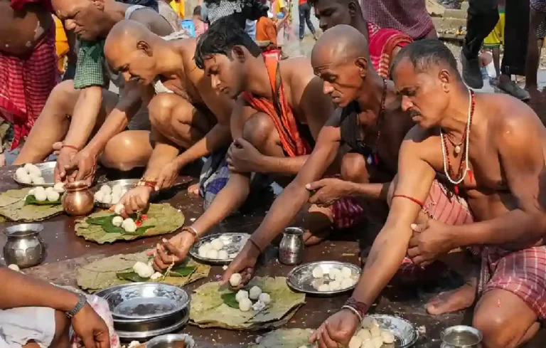 Pitrpaksh 2025: भूलकर भी न खरीदें ये नई चीजें, पितरों का आशीर्वाद पाने के लिए रखें ध्...