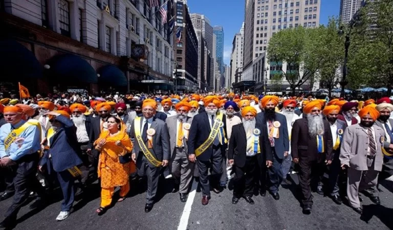 Sikhism in Texas: टेक्सास में सिख पहचान की कहानी! स्कूलों से पुलिस यूनिफॉर्म तक, सम्म...