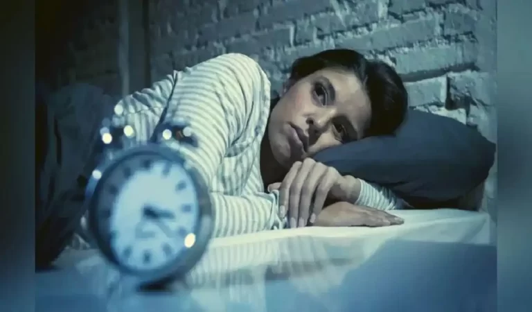 Health Tips: क्या रोज़ सुबह 3 बजे नींद खुल जाना सामान्य है? जानिए आपका शरीर क्या कहना...