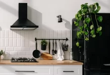 भूलकर भी फ्रिज के ऊपर न रखें ये सामान, घर की बरकत हो जाएगी खत्म Do not put this in the refrigerator