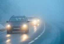 Fog Driving Tips: सफेद धुंध में मौत को मात देने के लिए बदलें अपनी ये ड्राइविंग आदतें Tips for driving in fog at night